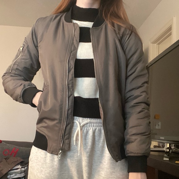 💸 Muted Olive Bomber Jacket - Picture 6 of 11